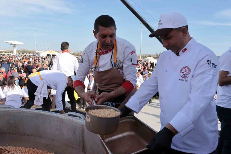 Kayseri’de Dünya Rekoru: 1 Ton Mantı 1 Kazanda Pişirildi