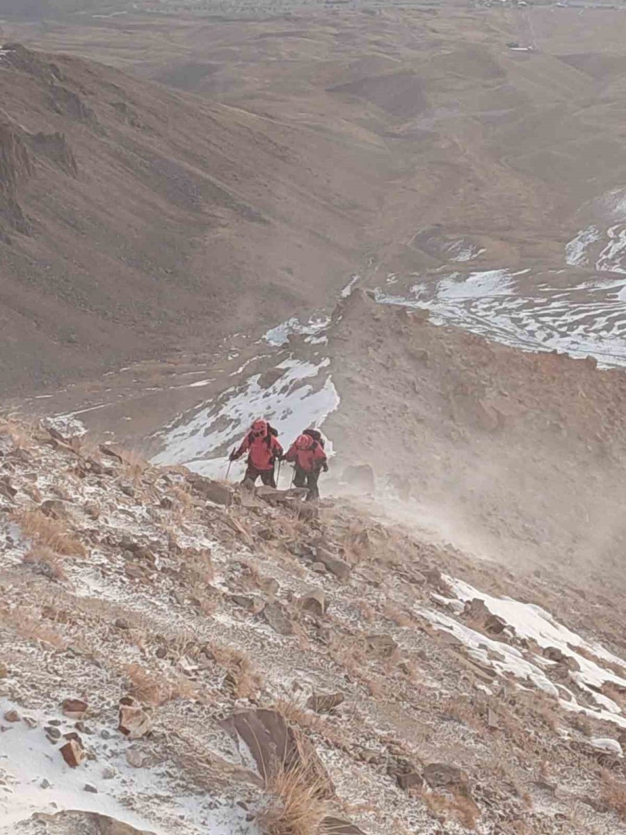 Jak, Erciyes’in Zirvesine Tırmandı