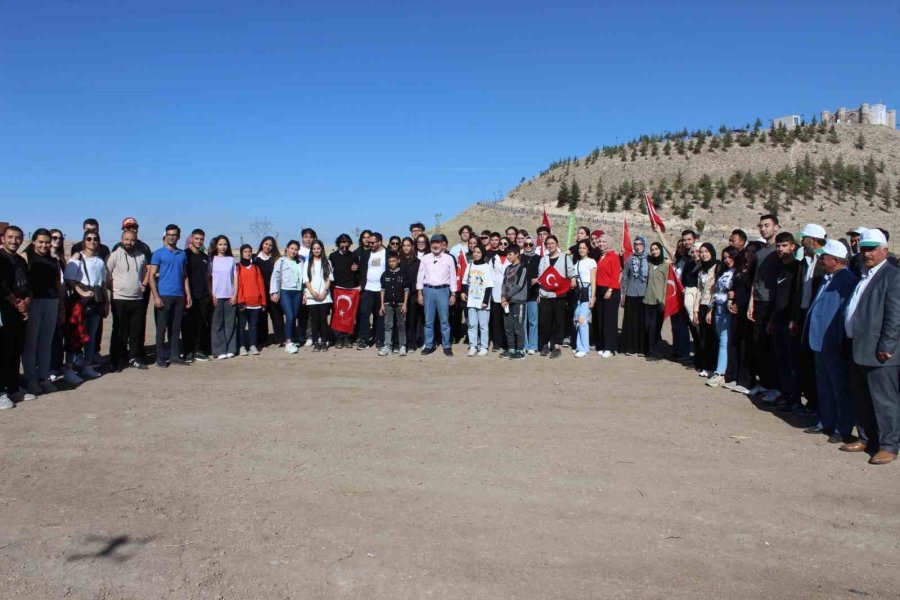 Başkan Çolakbayrakdar, 100. Yılında 100 Genç İle 100 Ağaç Dikti