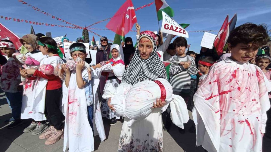 Konya’da Anneler, Gazze’de Öldürülen Çocuklar İçin Yürüdü