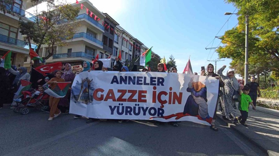 Konya’da Anneler, Gazze’de Öldürülen Çocuklar İçin Yürüdü