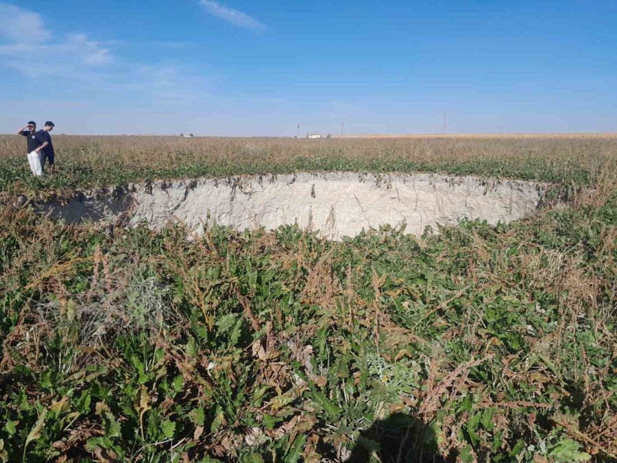 Konya’da Pancar Tarlasında Yeni Obruk Oluştu