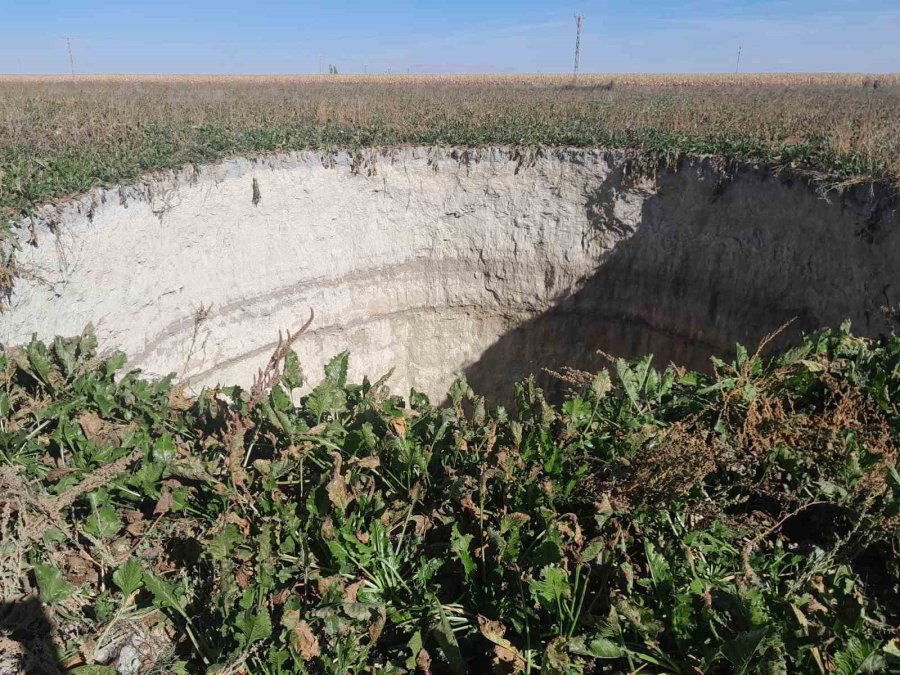 Konya’da Pancar Tarlasında Yeni Obruk Oluştu