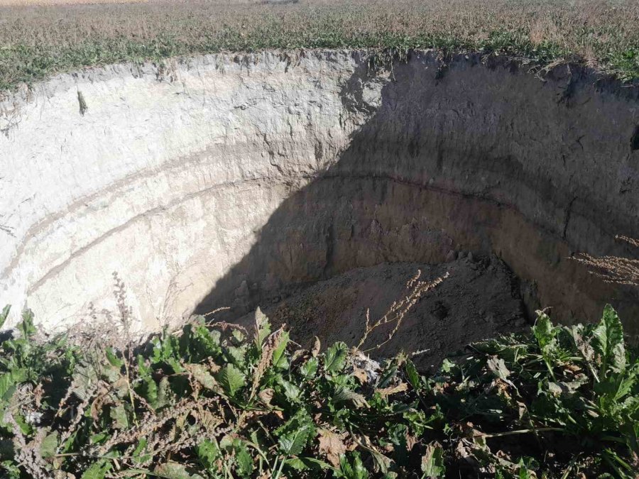 Konya’da Pancar Tarlasında Yeni Obruk Oluştu