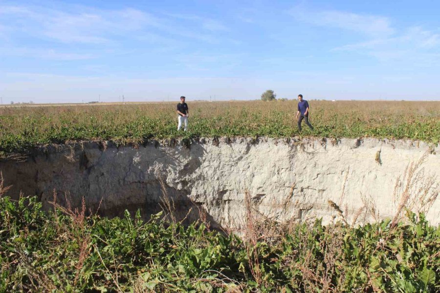 Konya’da Pancar Tarlasında Yeni Obruk Oluştu