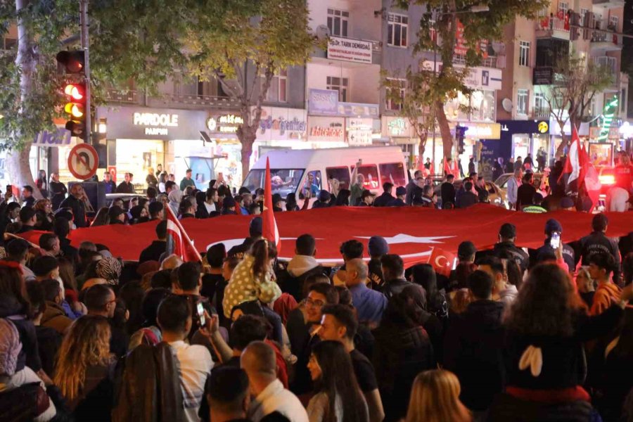 Niğde’de 29 Ekim Cumhuriyet Bayramı’nda Fener Alayı Düzenlendi
