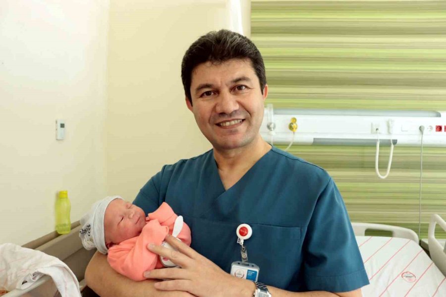 Cumhuriyet’in İkinci Asrında Gözünü Dünyaya Açtı