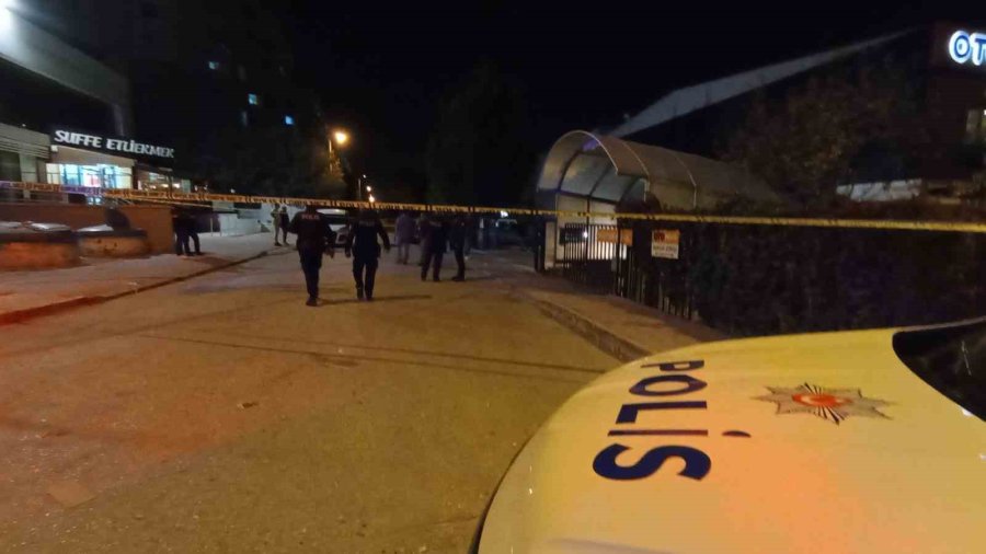 Madde Bağımlısı Şahıs Polisin Silahını Almak İsterken Kendini Vurdu