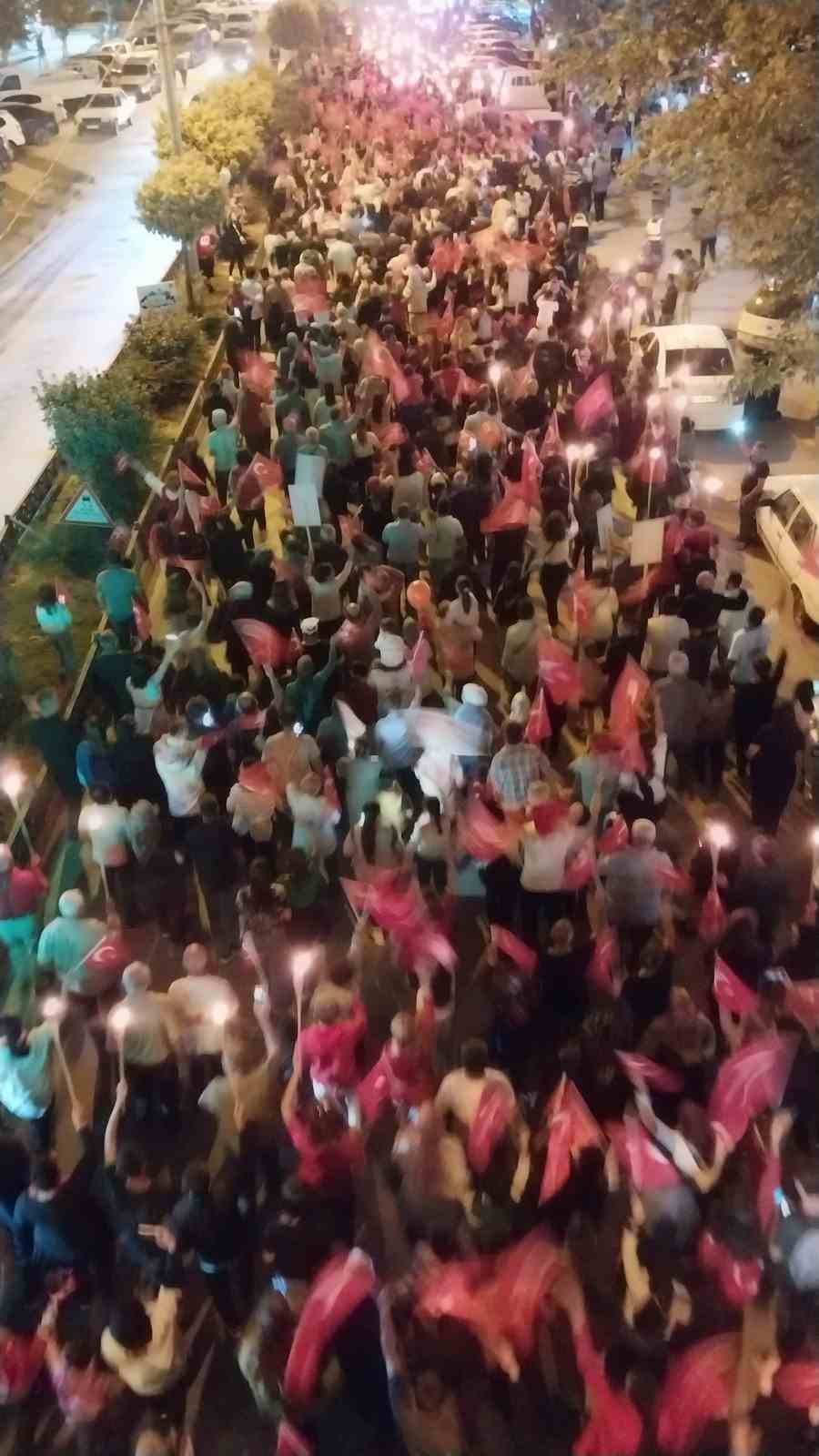 Mersin’de 29 Ekim Cumhuriyet Bayramı’nda Fener Alayına Binlerce Vatandaş Katıldı