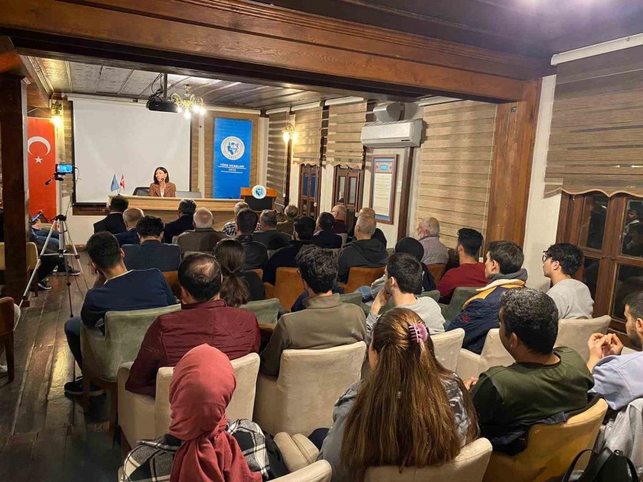 Türk Ocakları Haftalık Toplantısında ‘kırım’ın İşgali Ve Rusya - Ukrayna Savaşı’nın Etkileri’ Konuşuldu