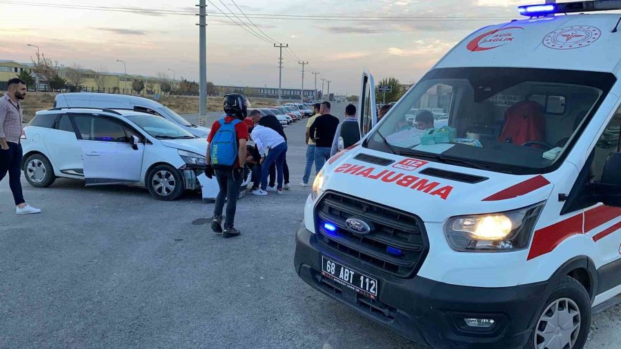 Otomobil İle Motosiklet Çarpıştı: 1 Ağır Yaralı