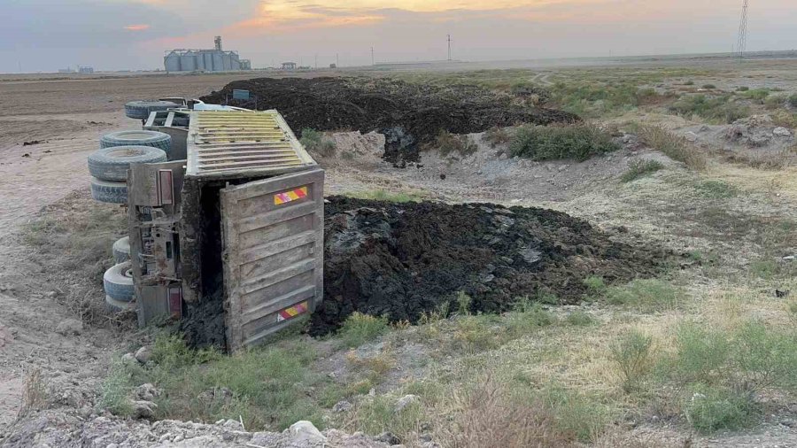 Aksaray’da Kamyon Şarampole Devrildi: 2 Yaralı