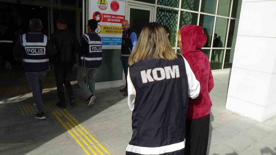 Tutuklanan Uyuşturucu Taciri Kadın: "bir Şey Geçti Elinize İyi Çekin"