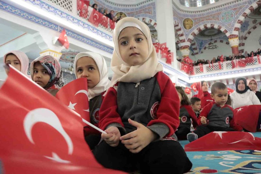 Minik Ellerini ‘filistin’ İçin Semaya Açtılar