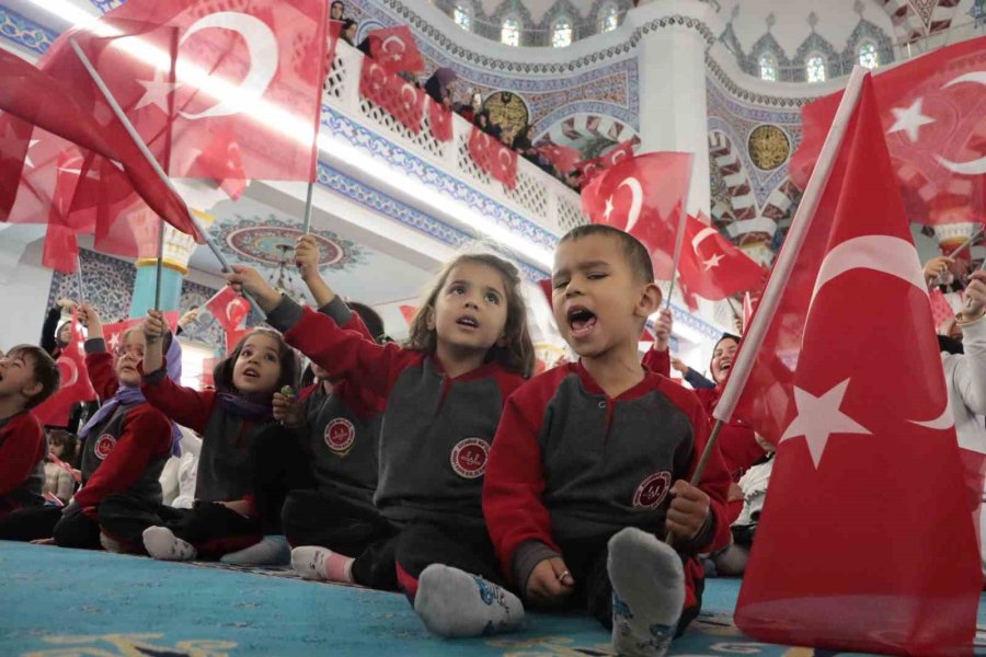 Minik Ellerini ‘filistin’ İçin Semaya Açtılar