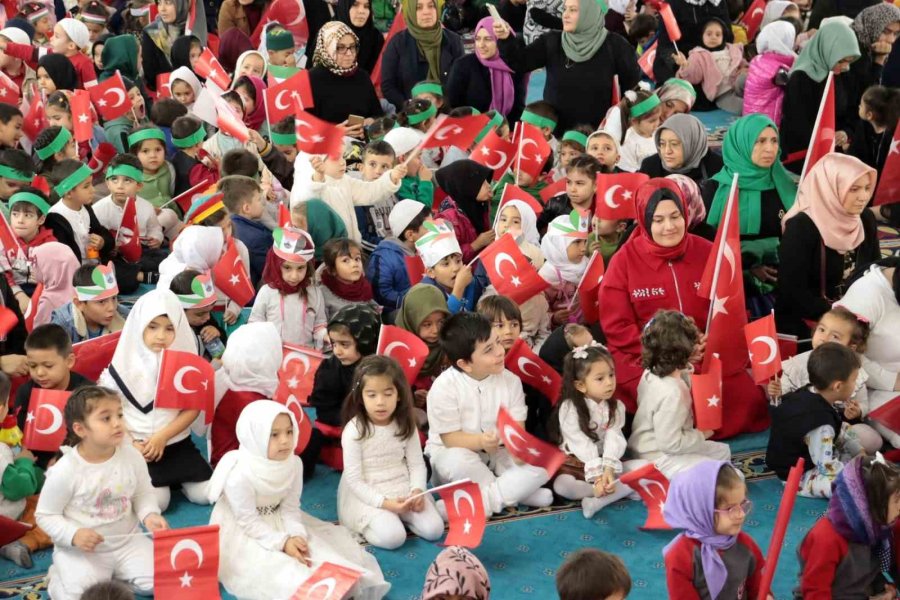 Minik Ellerini ‘filistin’ İçin Semaya Açtılar