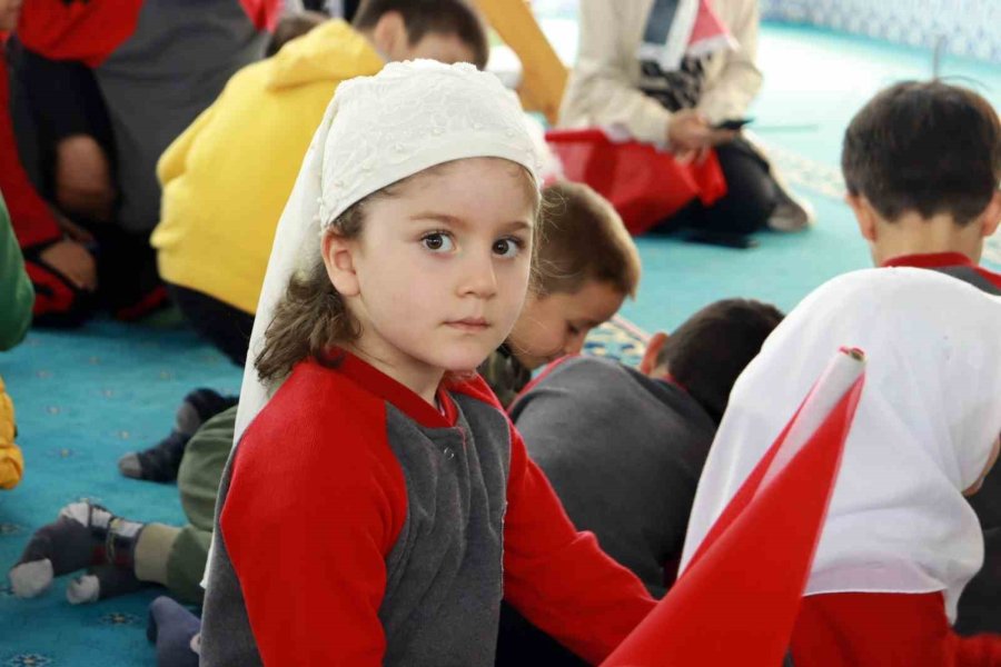 Minik Ellerini ‘filistin’ İçin Semaya Açtılar