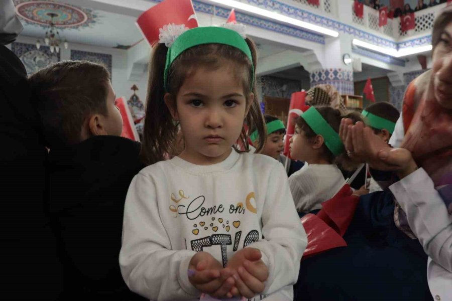 Minik Ellerini ‘filistin’ İçin Semaya Açtılar