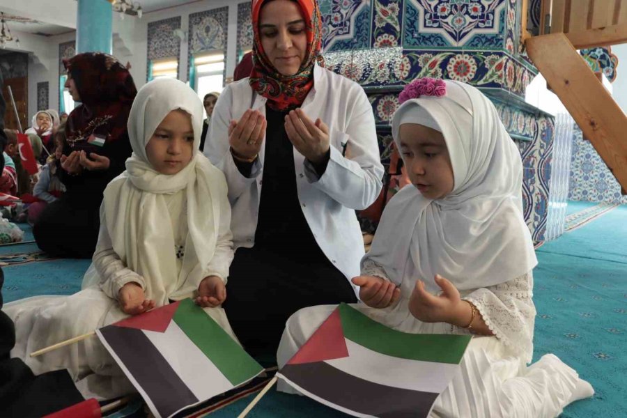 Minik Ellerini ‘filistin’ İçin Semaya Açtılar