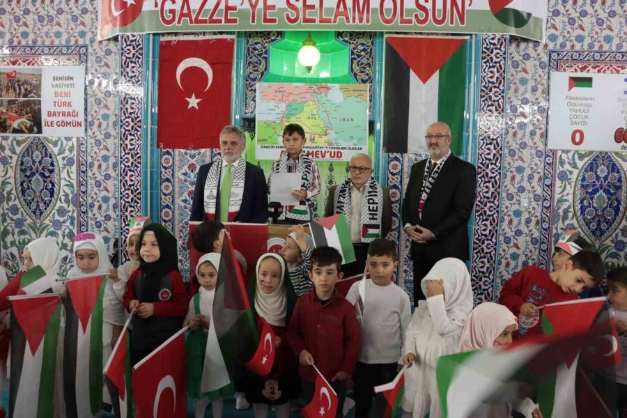 Minik Ellerini ‘filistin’ İçin Semaya Açtılar