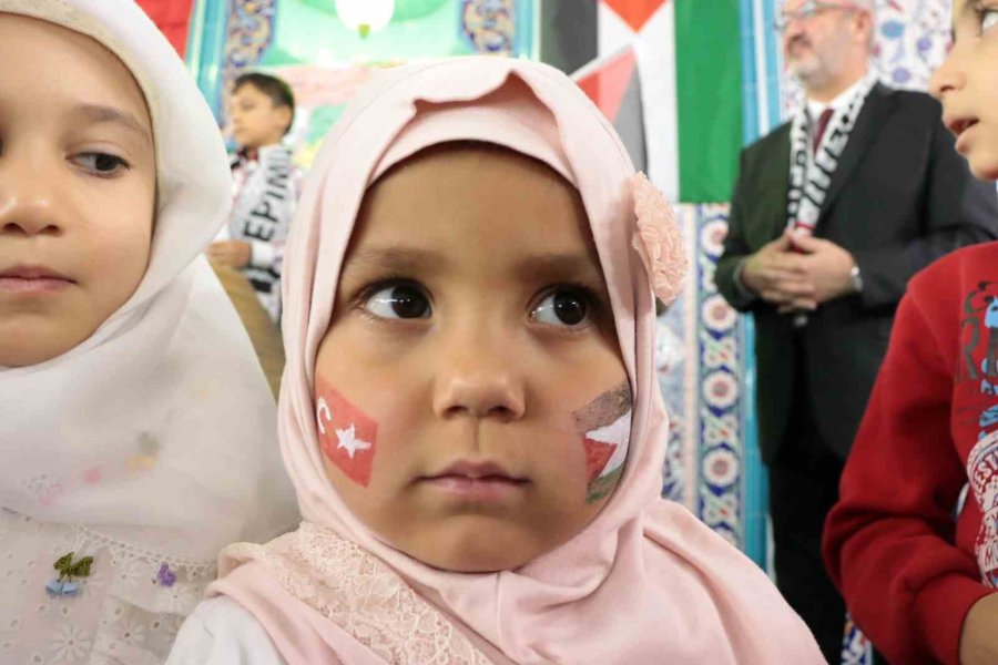 Minik Ellerini ‘filistin’ İçin Semaya Açtılar