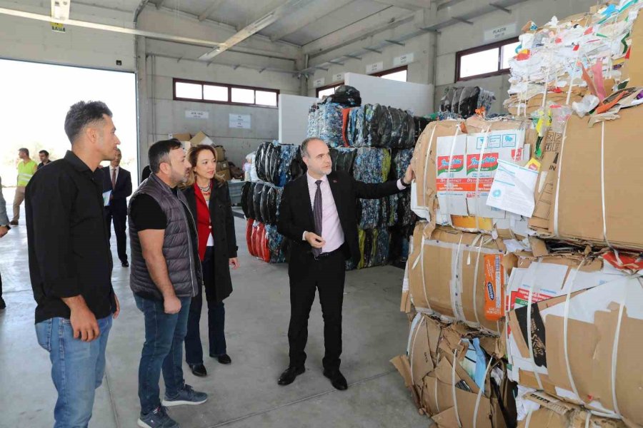 Niğde’de Kampüste Biriken Atıklar Döngülsel Ekonomiye Katkı Sağlıyor