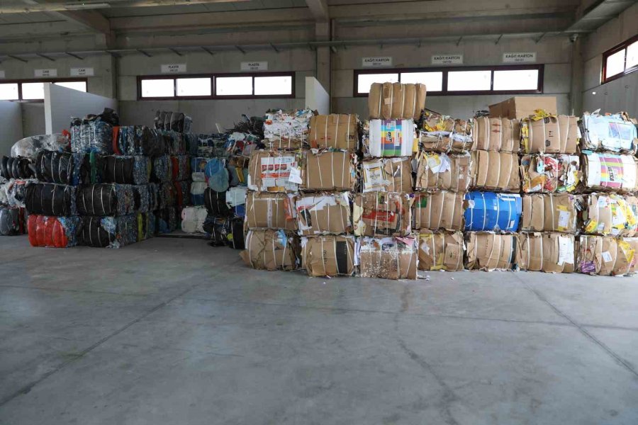 Niğde’de Kampüste Biriken Atıklar Döngülsel Ekonomiye Katkı Sağlıyor