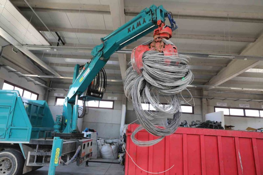 Niğde’de Kampüste Biriken Atıklar Döngülsel Ekonomiye Katkı Sağlıyor