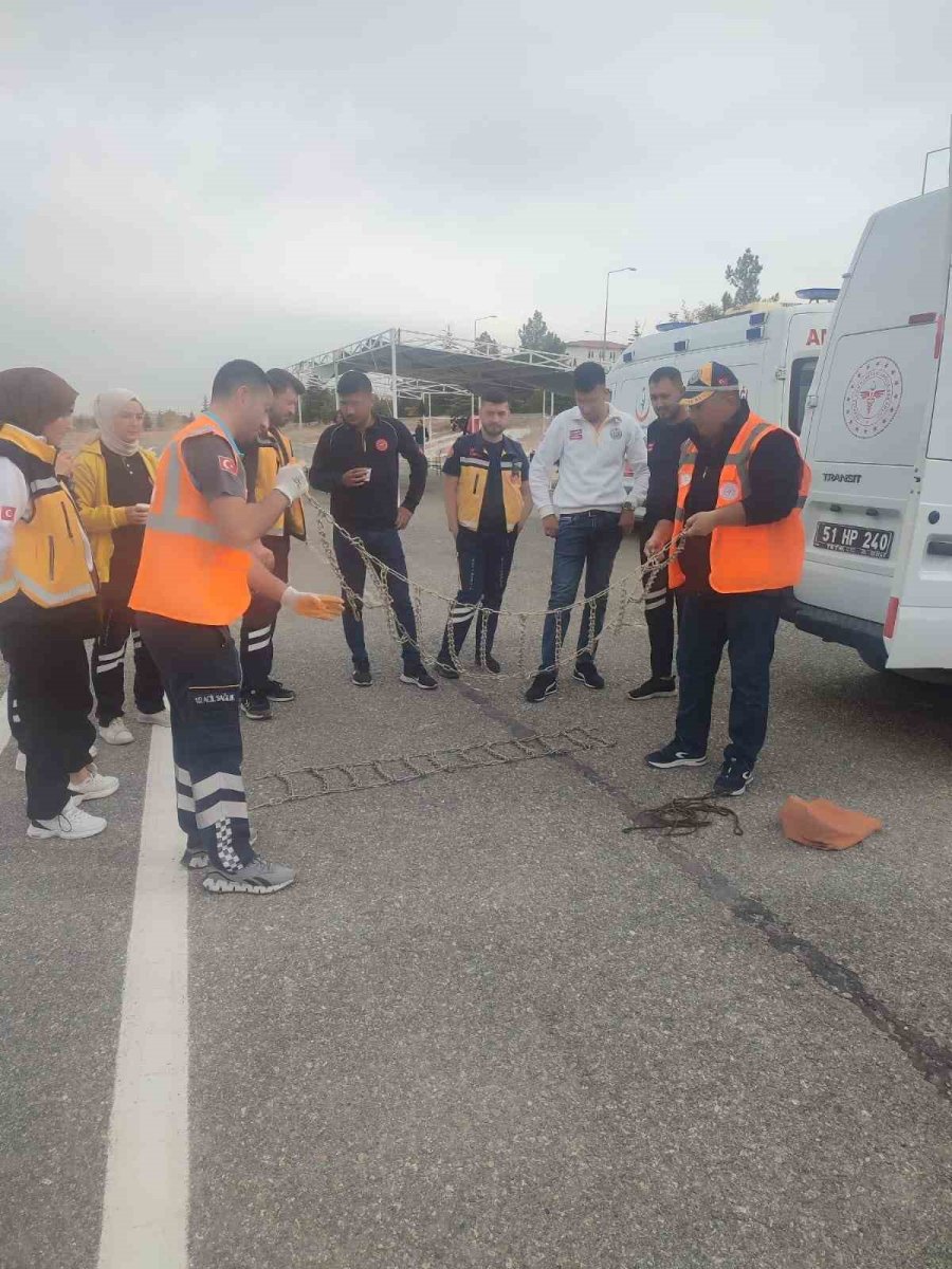 Niğde’de Uygulamalı Ambulans Sürüş Güvenliği Eğitimi Verildi