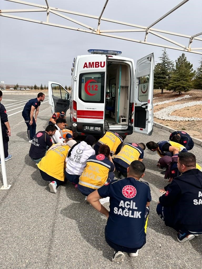 Niğde’de Uygulamalı Ambulans Sürüş Güvenliği Eğitimi Verildi