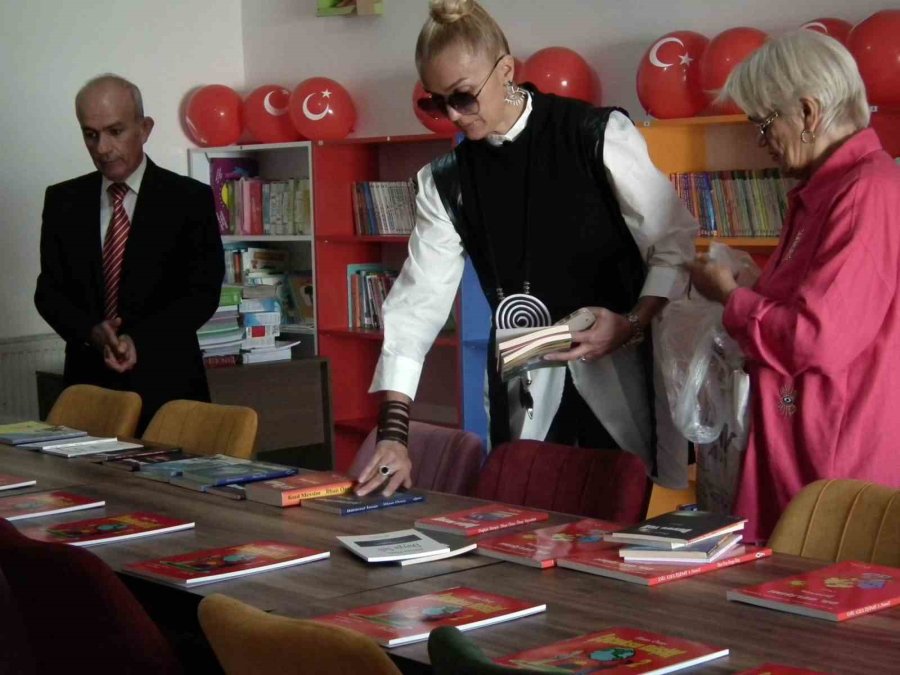 Tuğba Özay’ın Babasının Adı Konya’da Kültür Merkezi Ve Kütüphaneye Verildi