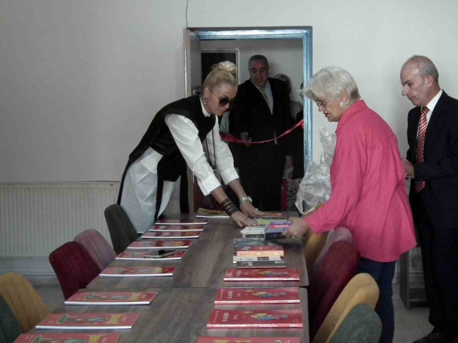 Tuğba Özay’ın Babasının Adı Konya’da Kültür Merkezi Ve Kütüphaneye Verildi