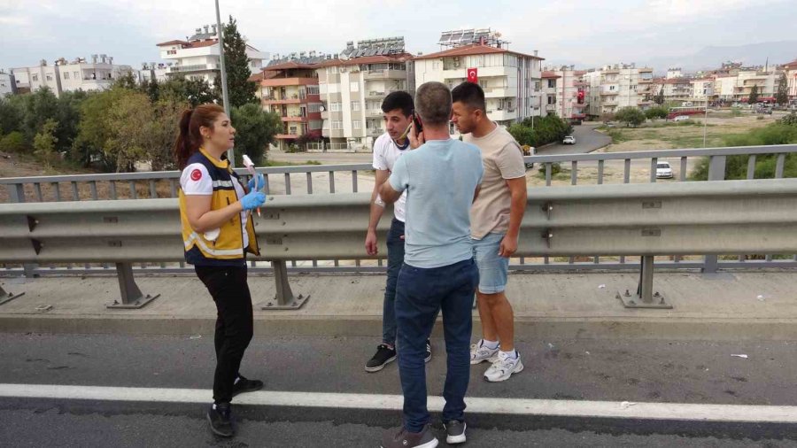 Otomobilin Bariyerlere Çarptığı Kazada Can Pazarı Yaşandı