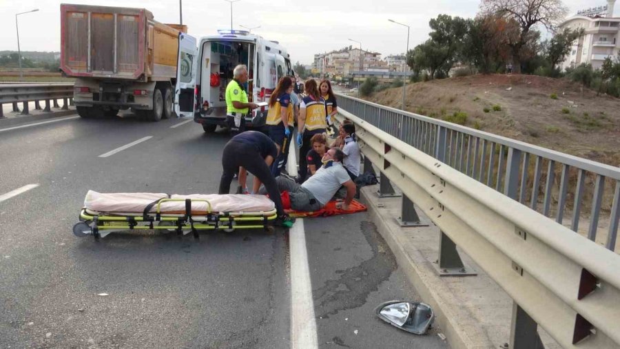 Otomobilin Bariyerlere Çarptığı Kazada Can Pazarı Yaşandı