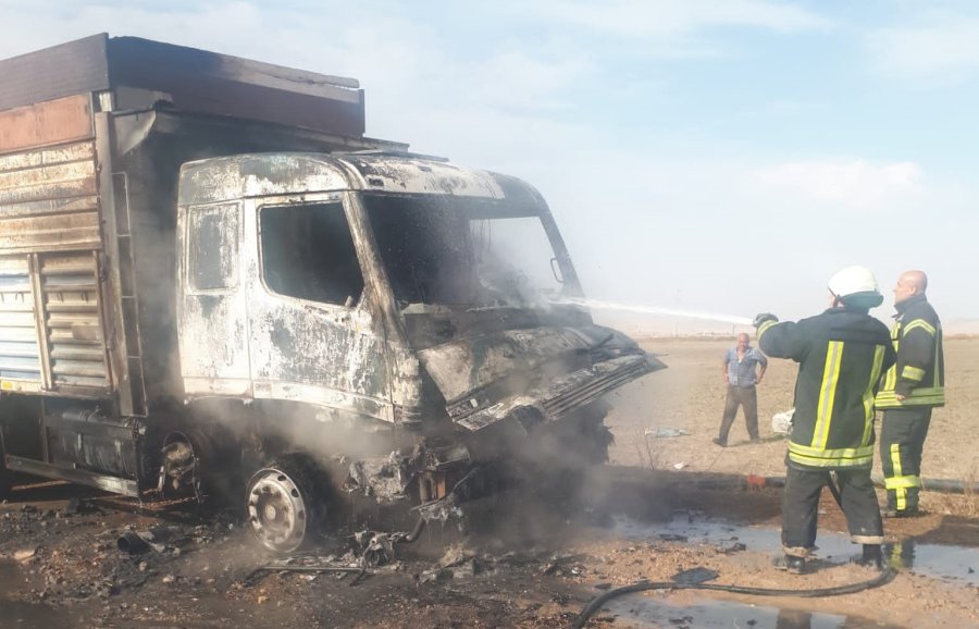 Karaman’da Alev Alan Kamyon Kullanılamaz Hale Geldi