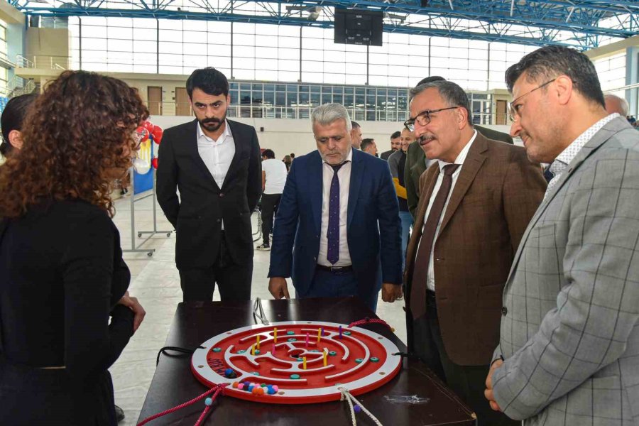 Karaman’da 7’nci Öğretim Teknolojileri Sergisi Açıldı