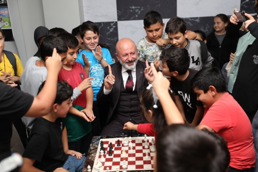 Başkan Çolakbayrakdar: "evlatlarımızın Fiziksel Ve Zihinsel Gelişimine Katkı Sağlıyoruz"