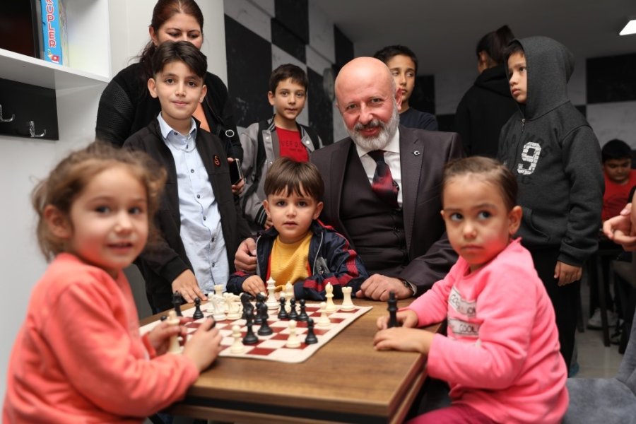 Başkan Çolakbayrakdar: "evlatlarımızın Fiziksel Ve Zihinsel Gelişimine Katkı Sağlıyoruz"