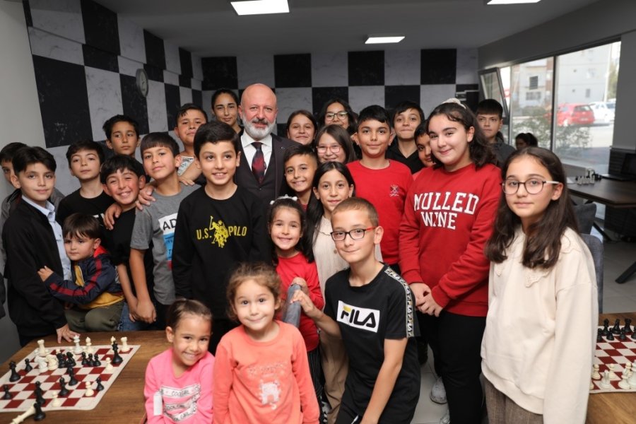 Başkan Çolakbayrakdar: "evlatlarımızın Fiziksel Ve Zihinsel Gelişimine Katkı Sağlıyoruz"