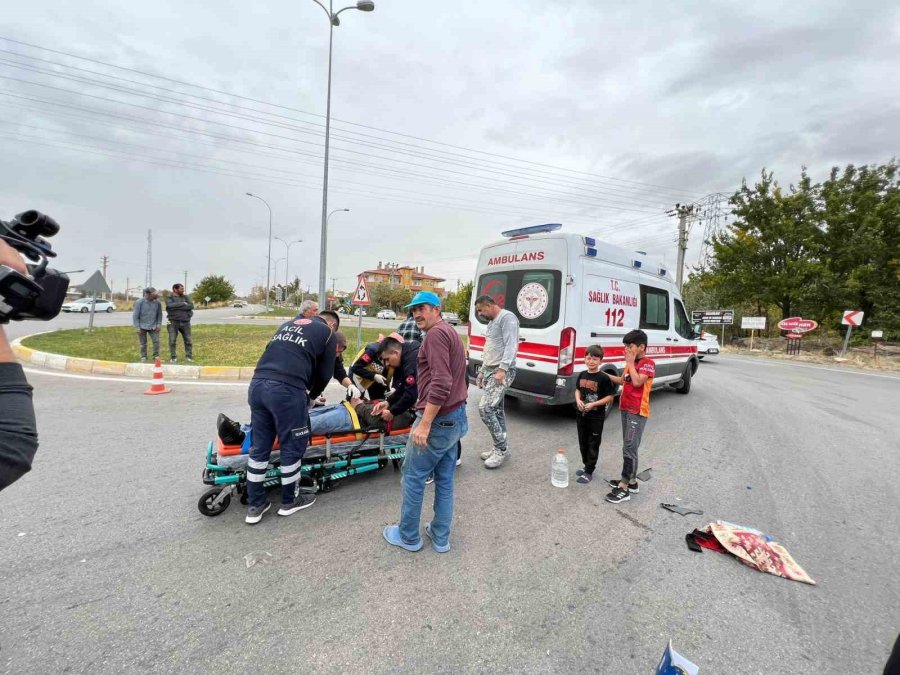 Kazada Yaralanan Babalarının Başında Gözyaşı Döktüler