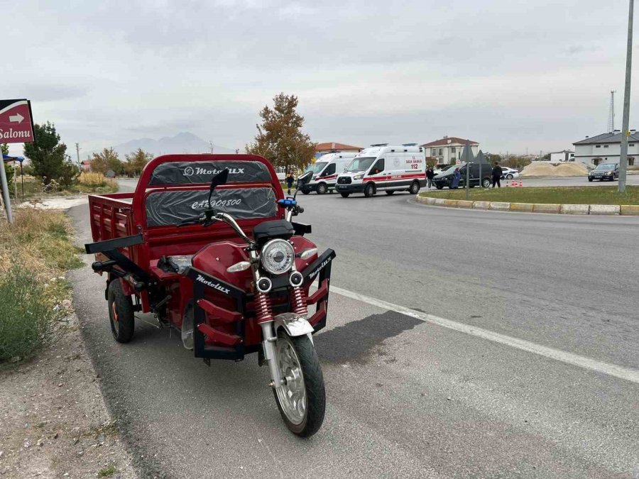 Kazada Yaralanan Babalarının Başında Gözyaşı Döktüler