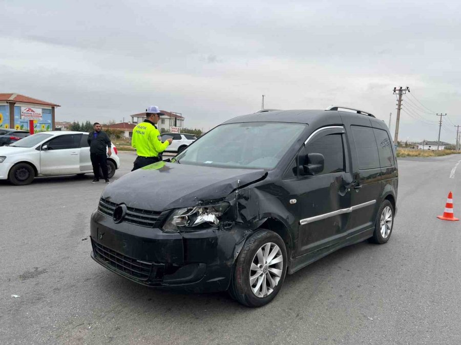 Kazada Yaralanan Babalarının Başında Gözyaşı Döktüler