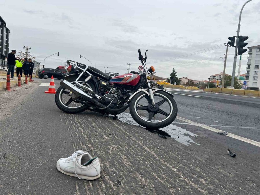 Aksaray’da Otomobil İle Motosiklet Çarpıştı: 2 Yaralı