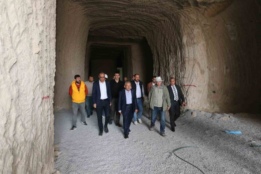 Başkan Büyükkılıç, Türkiye’nin En Büyük Kayadan Oyma Müzesinde İncelemelerde Bulundu