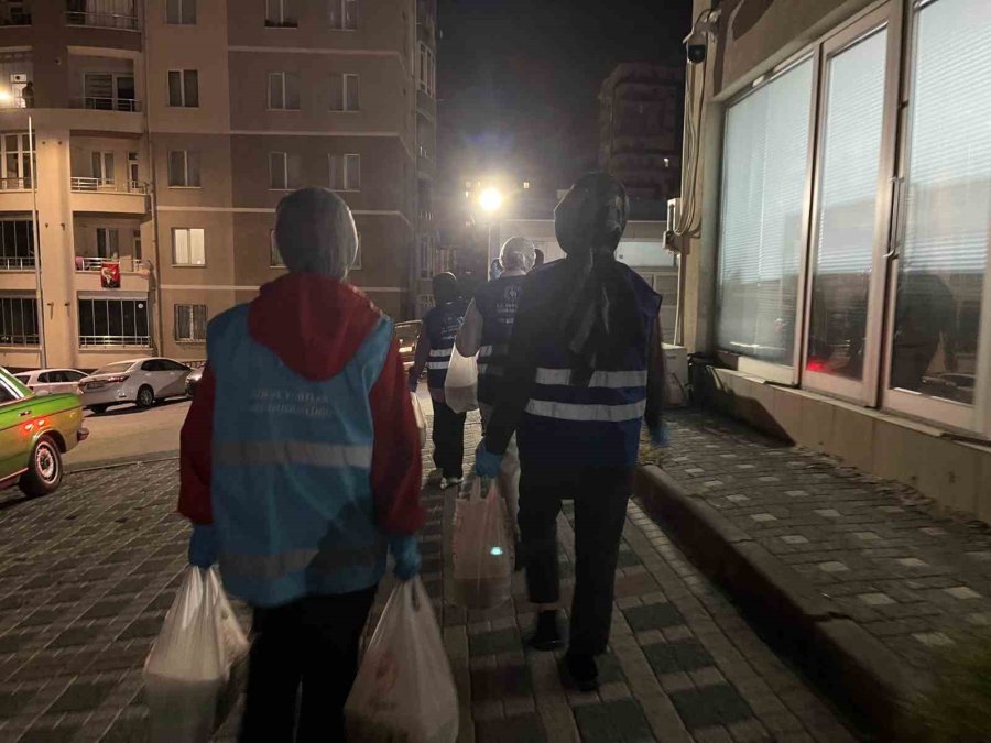 Kyk Yurtlarında Kalan Yemekler İhtiyaç Sahibi Ailelerin Yüzünü Güldürüyor