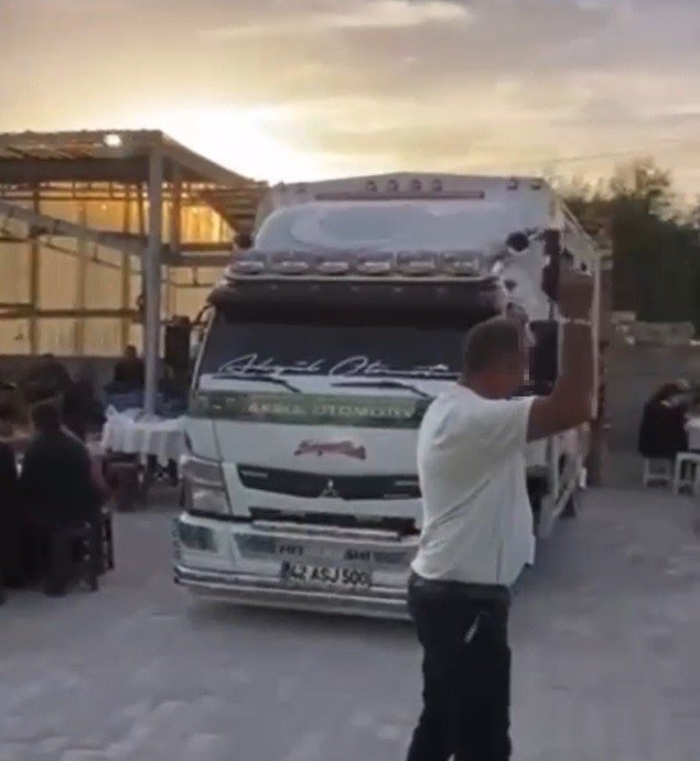 Düğünde Rastgele Ateş Açtı, Arkadaşı ’gerekeni Yaptı’ Diye Övdü