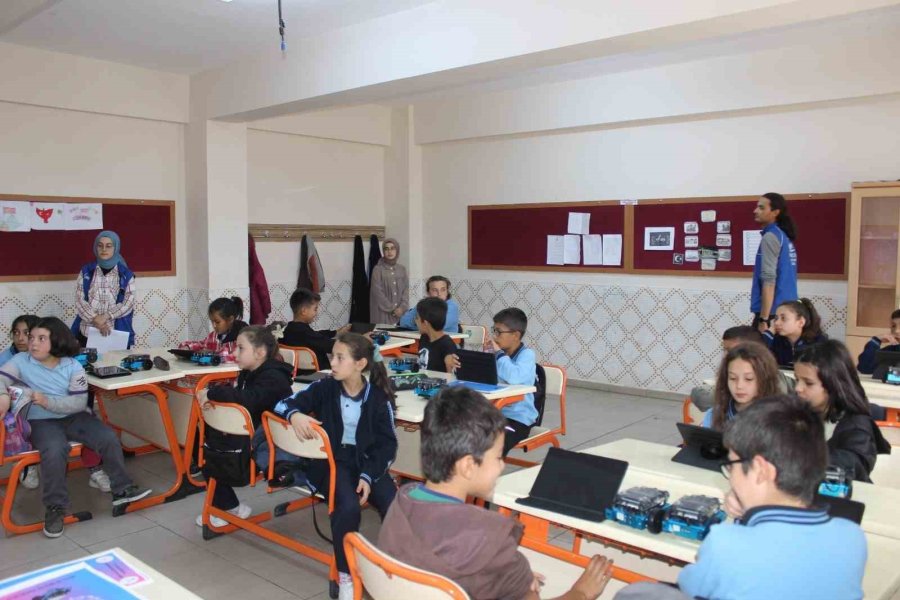 Karaman’da “köy Okullarında Kodlama Bilmeyen Kalmasın” Projesi Başladı
