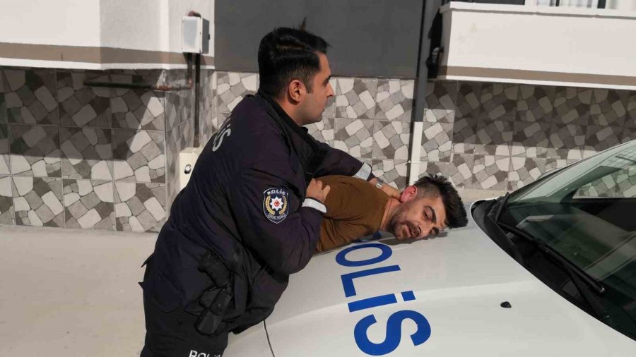 El Sallayıp “merhaba” Dedi, “bu Kadar Kovalamaya Gerek Yok” Deyip Polise Sitem Etti