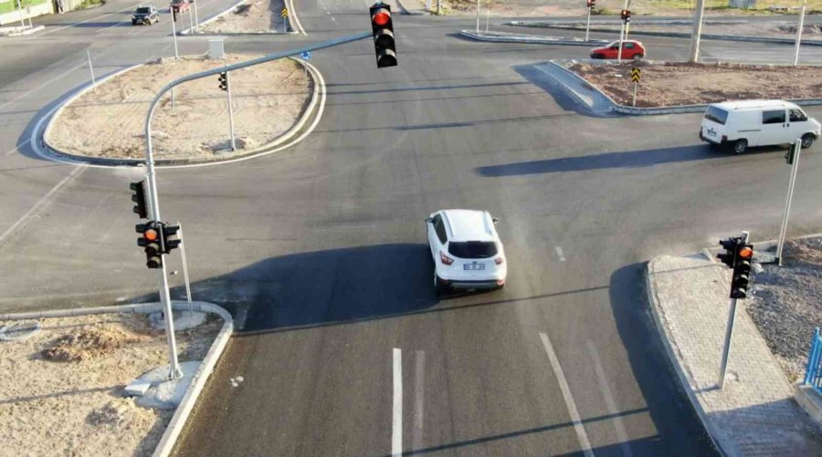 Aksaray’da Kırmızı Işıkta Geçen Sürücüler Dron İle Böyle Görüntülendi