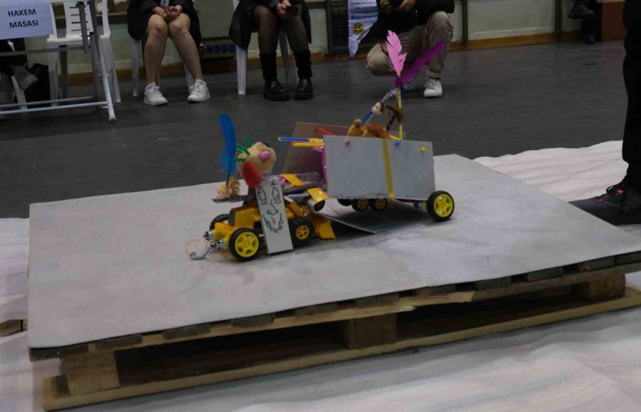 Eskişehir’de İlginç Robot Yarışması Büyük Çekişmeye Sahne Oldu